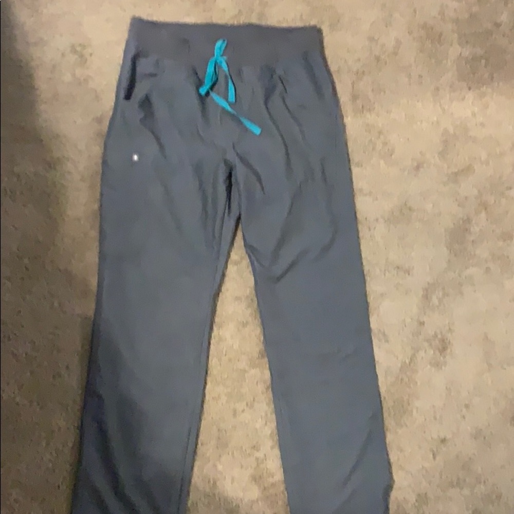 Figs Kde cargo pants. M grey